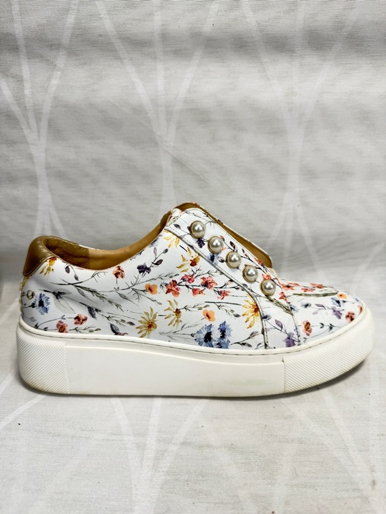 Alex Marie Shoes - Alex Marie Wrenna Floral Pearl Stud Embellished Leather Platform Sneakers sz 7.5